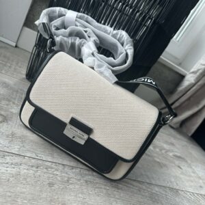 Michael Kors Bradshow Medium Pocket Messenger