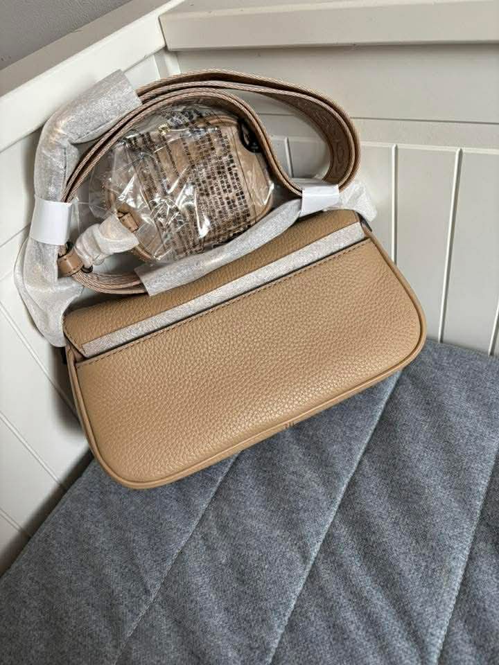 Listonoszka Michael Kors Jet Set Travel Small Crossbody with Pouch Leather Carmel - obrazek 4