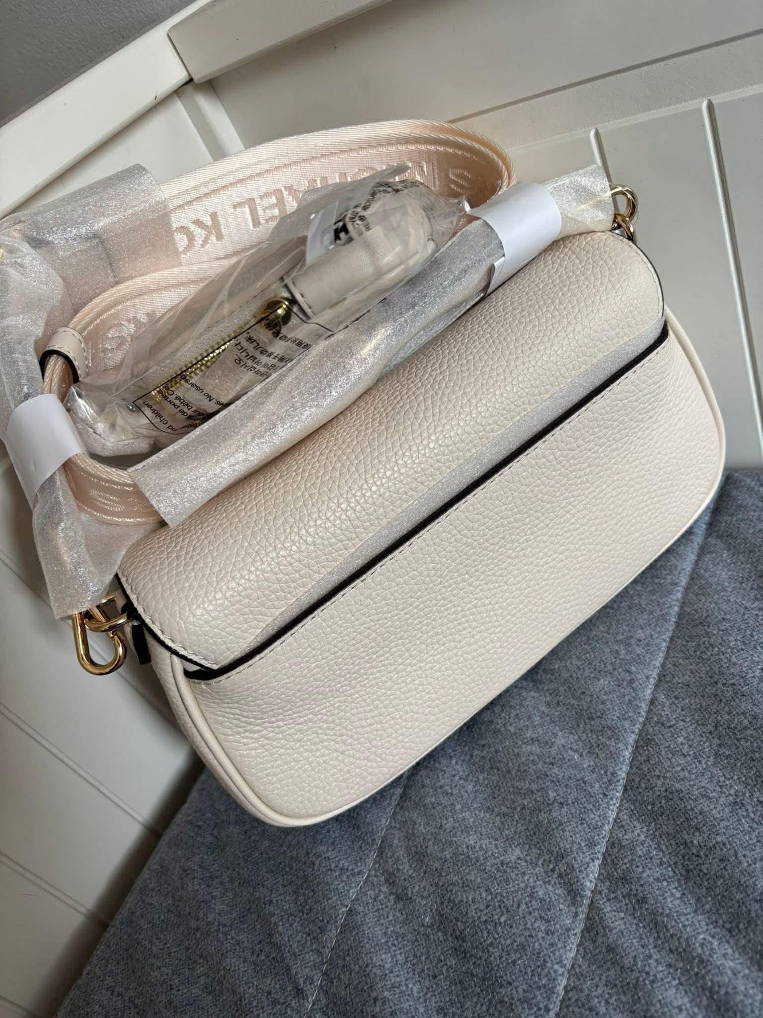 Listonoszka Michael Kors Jet Set Travel Small Crossbody with Pouch Leather Crem - obrazek 3